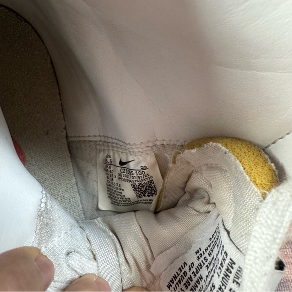 Nike Mid ‘77 Blazer in White and Black Womens size 8:5 - Picture 9 of 9